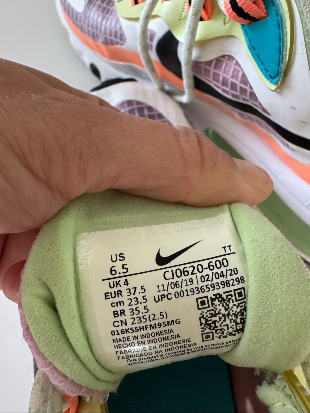 Nike AirMax 270 - Picture 4 of 6